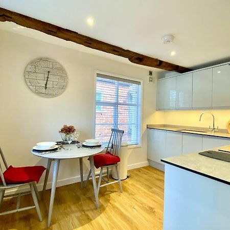 Tilly'S A Perfect Apartment In The Market Town Of Ледбъри Екстериор снимка