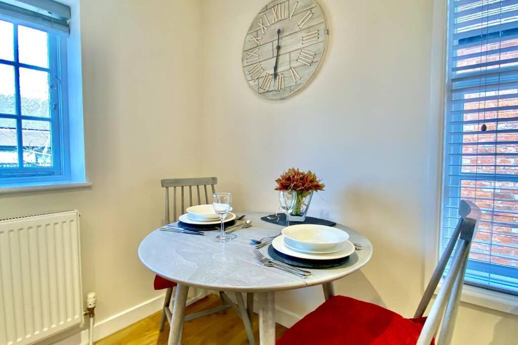 Tilly'S A Perfect Apartment In The Market Town Of Ледбъри Екстериор снимка