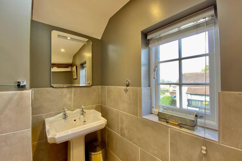 Tilly'S A Perfect Apartment In The Market Town Of Ледбъри Екстериор снимка